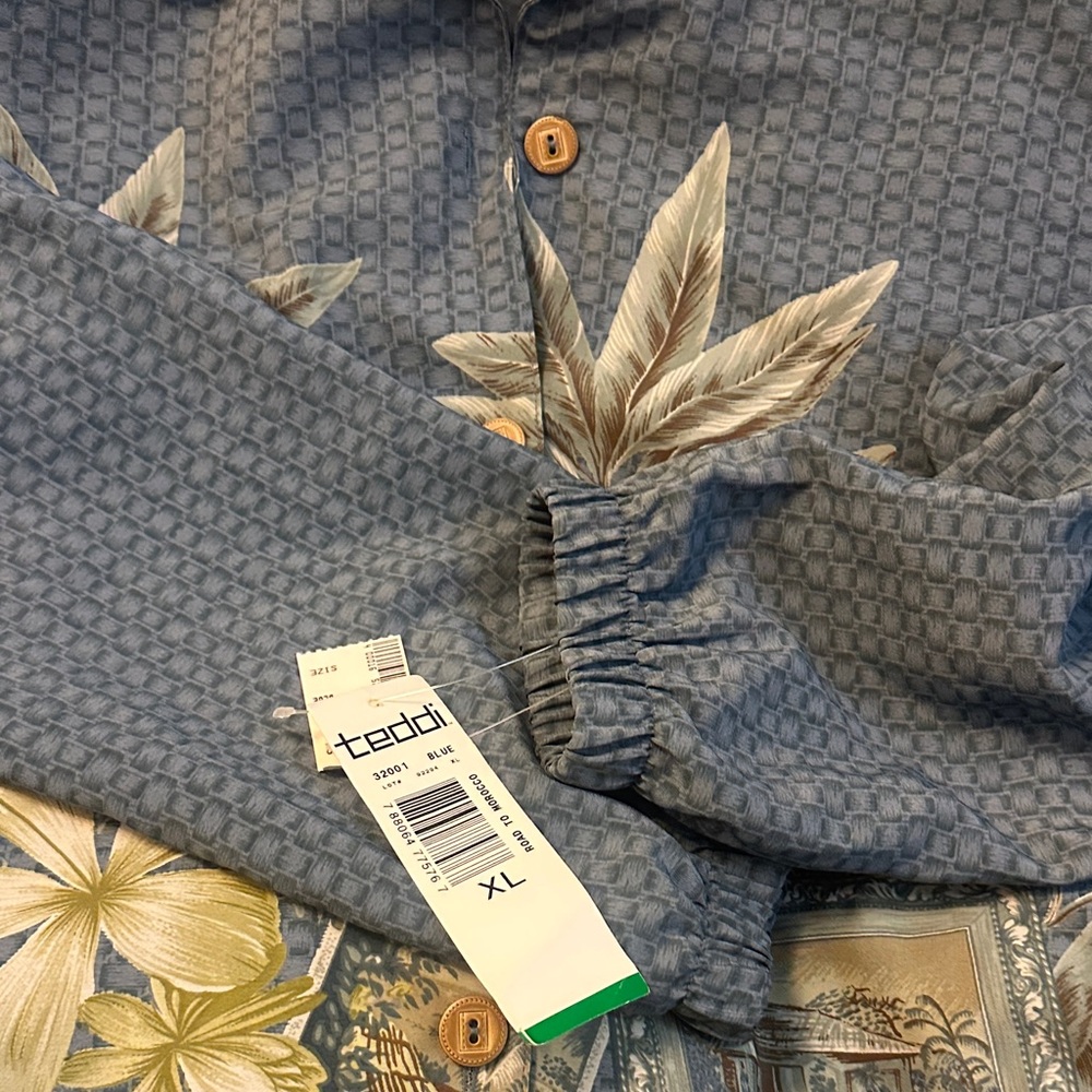 Teddi NWT XL Blue Leaf Print Shirt with Buttons and draw string on bottom - Picture 7 of 7